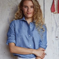 Understudy Shirt In Extra Light Washed Cotolino Chambray 19 Understudy Shirt In Extra Light Washed Cotolino Chambray -Modezzia Sales M F23 CATALOG S71427 28 D1 PDP