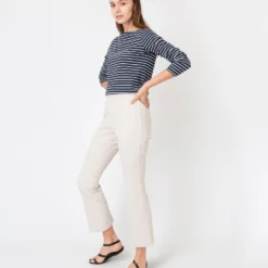 Faye Flare Cropped Pant In Khaki Stretch Twill -Modezzia Sales S60577 3