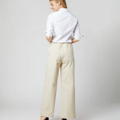 Fallon Pull-On Pant In Sand Garment-Dyed Stretch Poplin -Modezzia Sales S70937 058