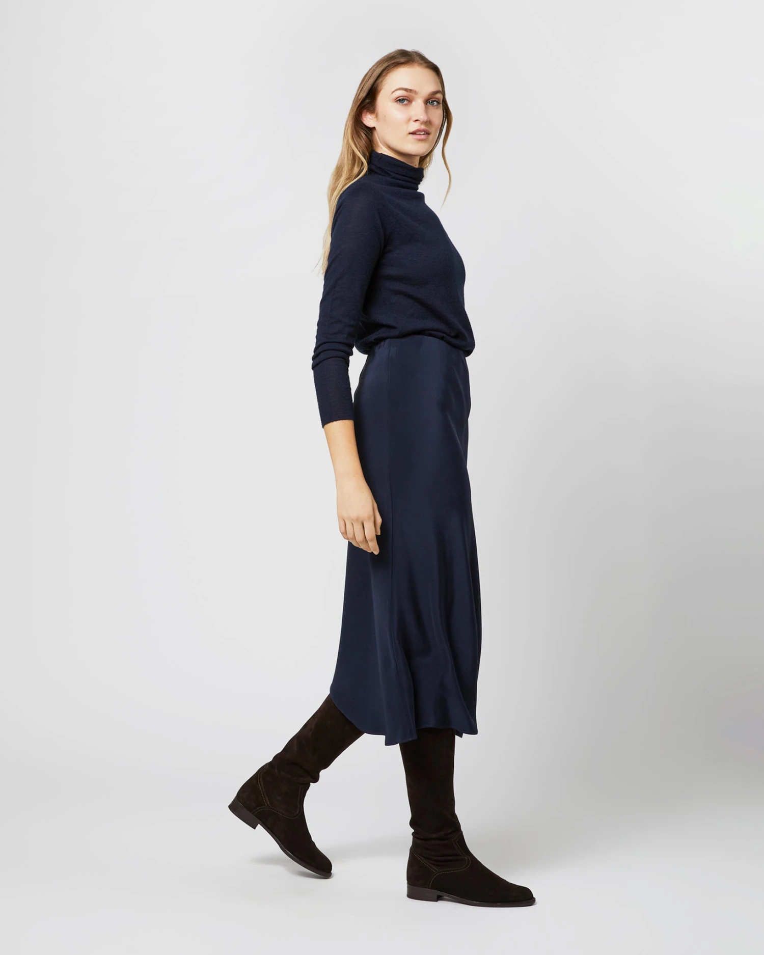 Mare Slip Skirt In Navy Silk Crepe De Chine 7 Mare Slip Skirt In Navy Silk Crepe De Chine - Image 5